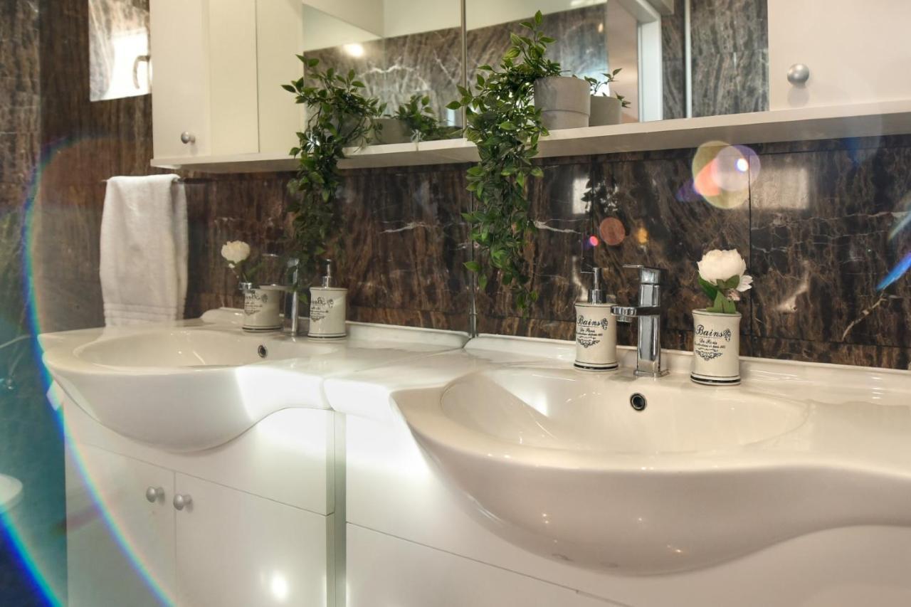 New - Elegant Duplex With Amazing View & Balcony - Homey Residence Бухарест Экстерьер фото